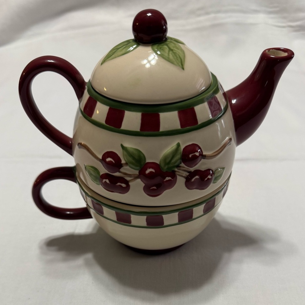 Tender Heart  Treasures teapot for one